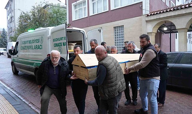 Dere yatağında cenazelerine ulaşılan anne ve oğlunun cenazesi ilçeye getirildi