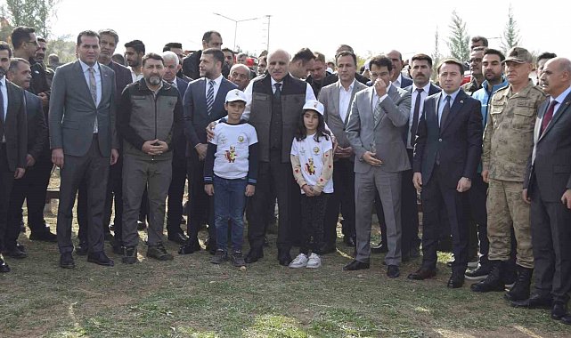 Dicle Gençlik Kampında milli ağaçlandırma gününde toplu fidan dikimi yapıldı