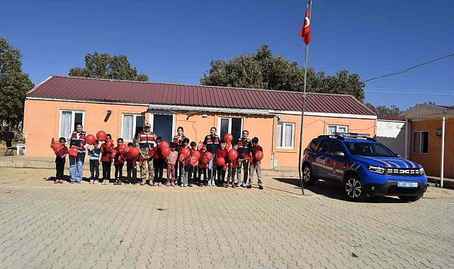 Dicle'de öğrencilere Jandarmadan tanıtım
