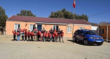 Dicle'de öğrencilere Jandarmadan tanıtım