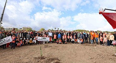 Didim'de fidanlar toprakla buluşturuldu