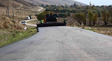 Dinar'ın köylerinde sıcak asfalt çalışmaları başladı