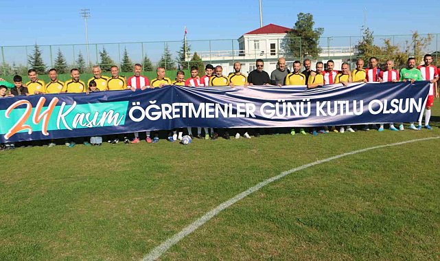 Diyarbakır'da 24 Kasım Öğretmenler Günü dolayısıyla dostluk maçı yapıldı