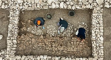 Diyarbakır'da 5 bin yıl önce depremin yıktığı yapının enkazı ortaya çıkartıldı