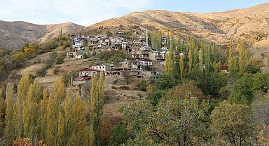 Diyarbakır'da asırlık kerpiç evler arasında renk cümbüşü