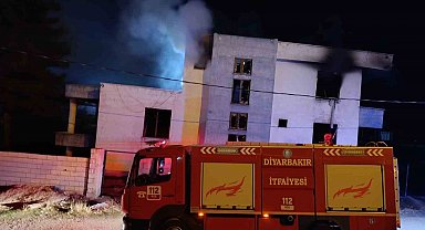 Diyarbakır'da çıkan yangında boş ev kullanılamaz hale geldi