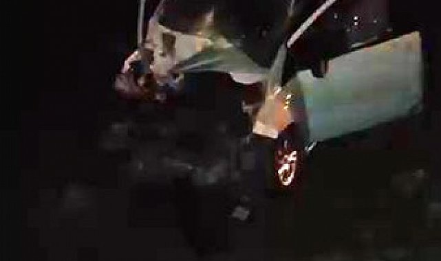 Diyarbakır'da hafif ticari araç ile traktör çarpıştı: 2 yaralı