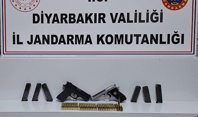Diyarbakır'da JASAT'ın çalışmalarında tabancalar ve mühimmatları ele geçirildi