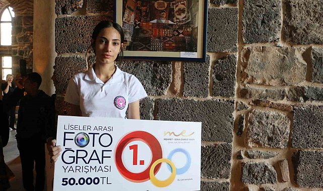 Diyarbakır'da sanatla buluşan genç yetenekler ödüllerini aldı