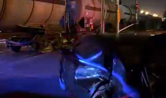 Diyarbakır'da tren otomobile çarptı: 1 yaralı