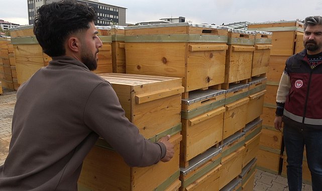 Doğunun en çok bal üretilen ikinci ili olan Bingöl'de arıcılara 435 organik kovan dağıtıldı