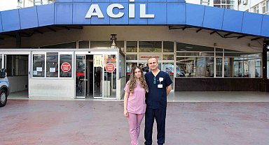 Doktor baba kız birlikte şifa dağıtıyor