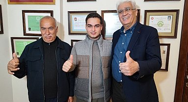 Doktorların 17 yıl önce "ameliyat olmazsa ölür" dediği çocuk doğru teşhisle hayata tutundu