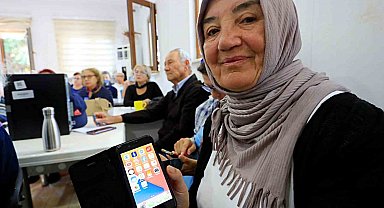 Dolandırıcıların hedef kitlesi 60 yaş üzerine akıllı telefon kullanımı eğitimi