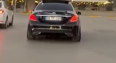 Drift atan sürücünün tehlikeli yolculuğu kamerada