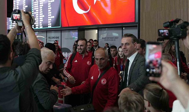 Dünya şampiyonu Taekwondo Milli Takımı, Türkiye'ye döndü