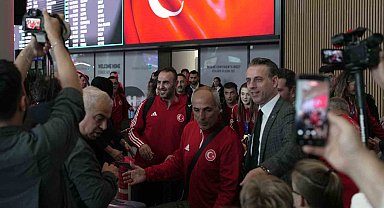 Dünya şampiyonu Taekwondo Milli Takımı, Türkiye'ye döndü