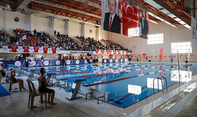 Düzce'de 250 sporcu şampiyon olmak için kulaç attı