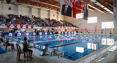 Düzce'de 250 sporcu şampiyon olmak için kulaç attı