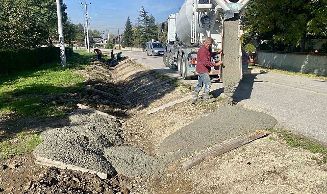 Düzce'de köy yollarına v kanal yapılıyor