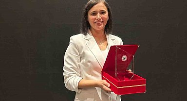 Eczacılık Fakültesi Öğretim Üyesi Doç. Dr. Çevik'e "TEB Eczacılık Akademisi Teşvik Ödülü"