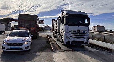 Edirne'de tonaj uygulamasında aşırı yüklü tıra 59 bin TL ceza