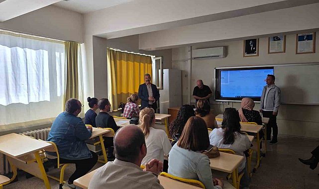 Efeler'de öğretmenler proje üretimi için bir araya geldi