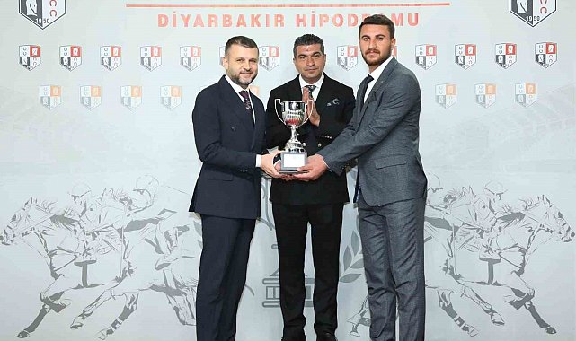 Eğil Belediye Başkanlığı koşusunu 'Menabinoğlu' kazandı