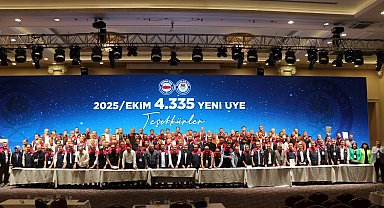 Eğitim-Bir-Sen Adana heyeti Antalya'dan ödülle döndü