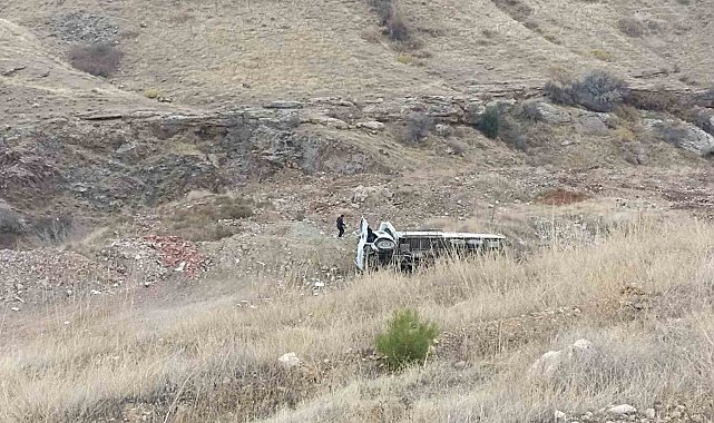 Elazığ'da kamyon devrildi: 1 yaralı