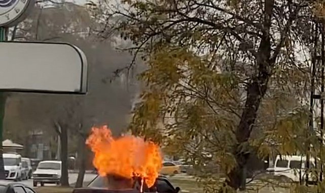 Elazığ'da seyir halindeyken yanan otomobil kullanılamaz hale geldi