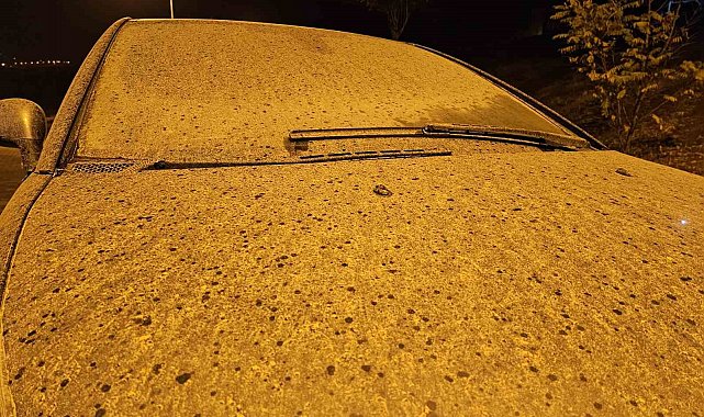 Elazığ'da toz taşınımı yağışla birleşti, adeta çamur yağdı