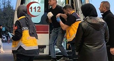 Eli traktörün hidrolik sistemine sıkışan çiftçi yaralandı