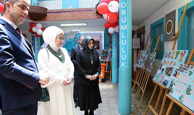 Emine Erdoğan, Güney Afrika'da Uluslararası Maarif Okulu'nu ziyaret etti