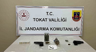 Erbaa'da jandarmadan uyuşturucu ve ruhsatsız silah operasyonu