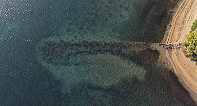 Erdek Körfezi'nde deniz çekildi, antik liman gün yüzüne çıktı