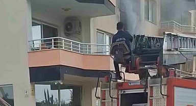 Erdemli'de bina yangını korkuttu