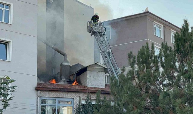 Ereğli'de iş hanının çatısında yangın paniği