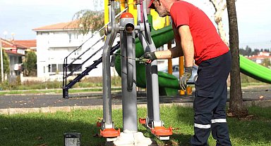 Erenler Belediyesi park ve bahçelerde çalışmalarını sürdürüyor