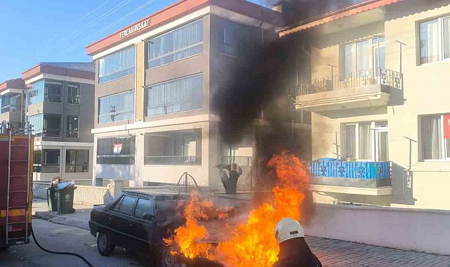 Erzincan'da park halindeki araç yandı