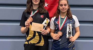 Erzincanlı badmintonculardan Macaristan'da çifte bronz madalya