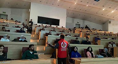 Erzurum polisinden gençlere güvenli gelecek bilgilendirmesi