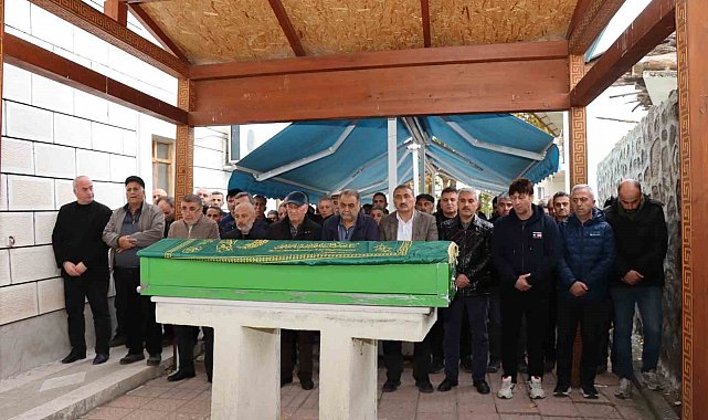 Eski belediye başkanı dualarla uğurlandı