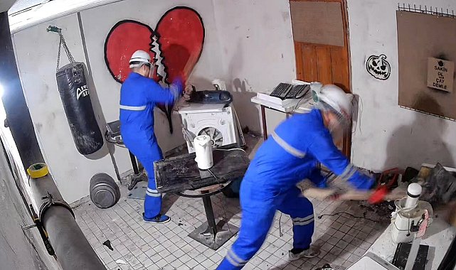 Eskişehir'de açılan 'stres evi'ne girenler eşyaları kırıp rahatlıyor