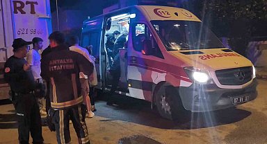 Evde yakılan mumlar yangına sebep oldu, binada panik yaşandı