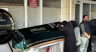 Fabrika yangınında ağır yaralanmıştı: Hastanede hayatını kaybeden Yıldız, son yolculuğuna uğurlandı