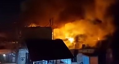 Fabrika yerleşkesinde çıkan yangında 6 işyeri zarar gördü