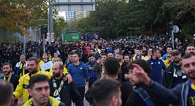 Fenerbahçe taraftarı derbi için stada geldi
