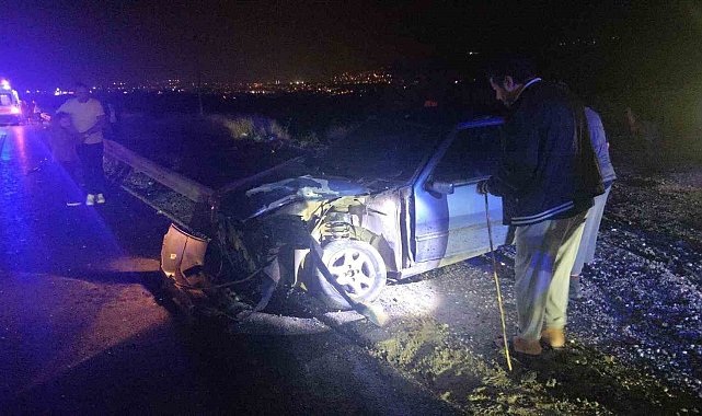 Freni boşalan otomobil yolcu otobüsüyle çarpıştı