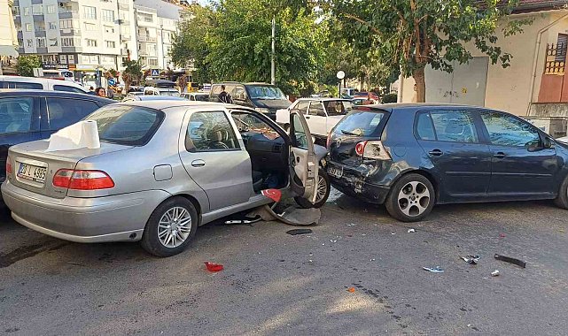 Freni tutmayan otomobil park halindeki araçlara çarptı: 1 yaralı